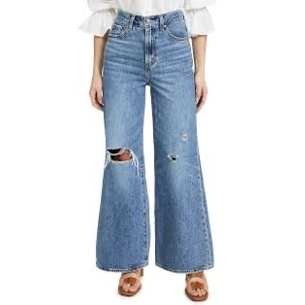 Levi's High Rise Loose Flared Leg 70's Style
Distressed Jeans size 27